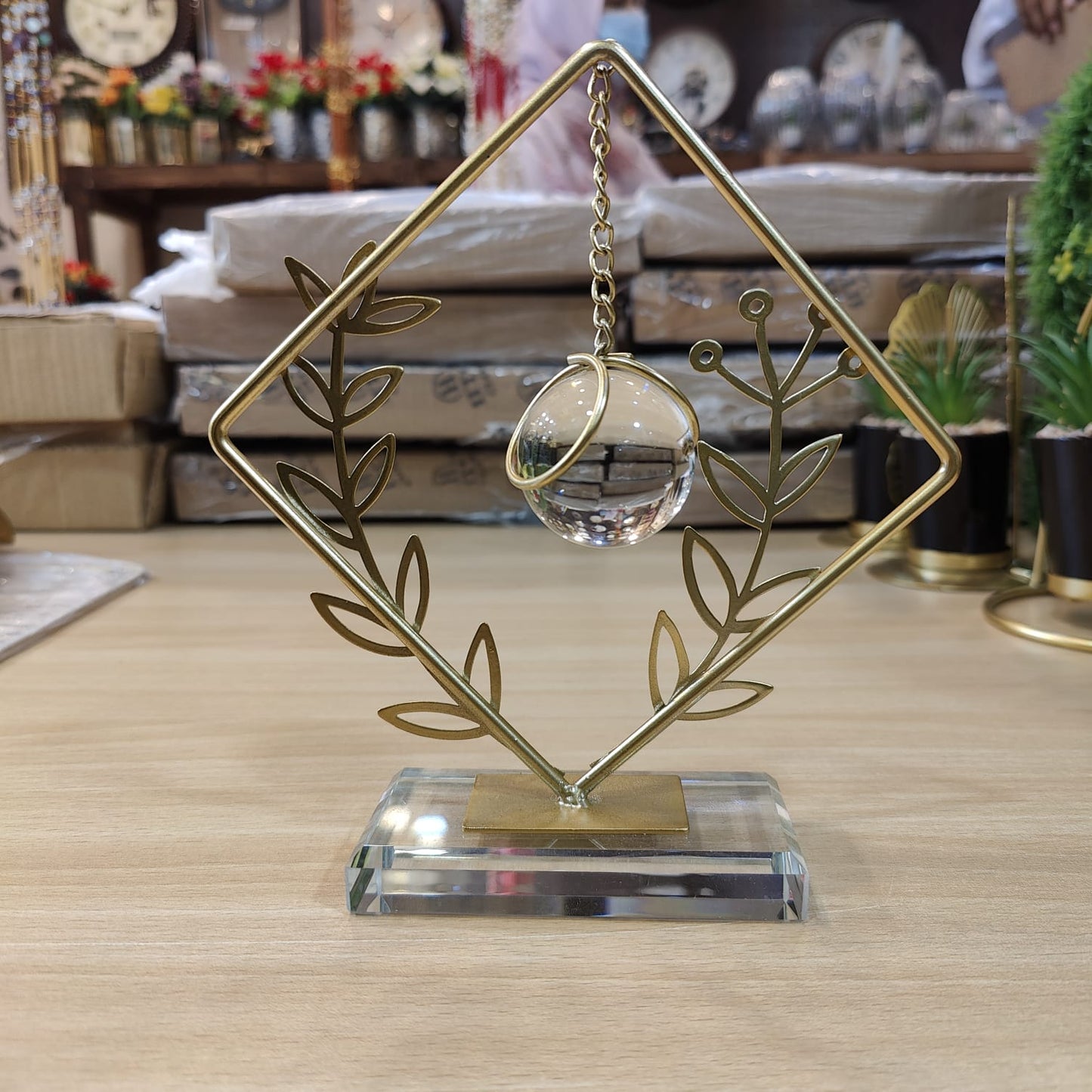 Elegant Golden Metal Corner Decor