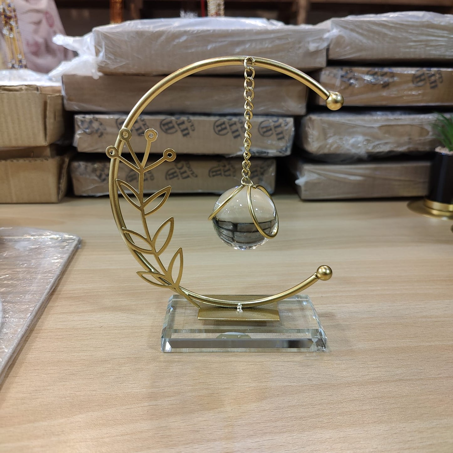 Elegant Golden Metal Corner Decor
